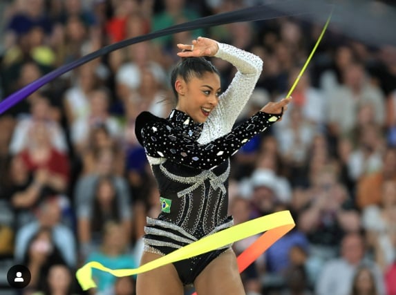 Conheça Bárbara Domingos, que fez história na ginástica rítmica do Brasil e fará final em Paris