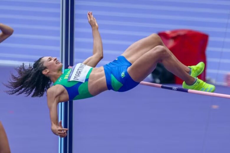 Valdileia Martins iguala recorde brasileiro e avança à final do salto em altura, mas se lesiona