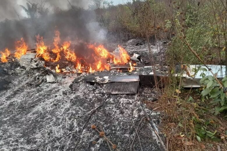 Avião de pequeno porte cai e deixa cinco mortos em Mato Grosso