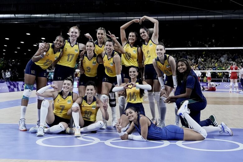 Com Fadinha na torcida, Brasil vence Polônia e termina como líder do Grupo B no vôlei feminino