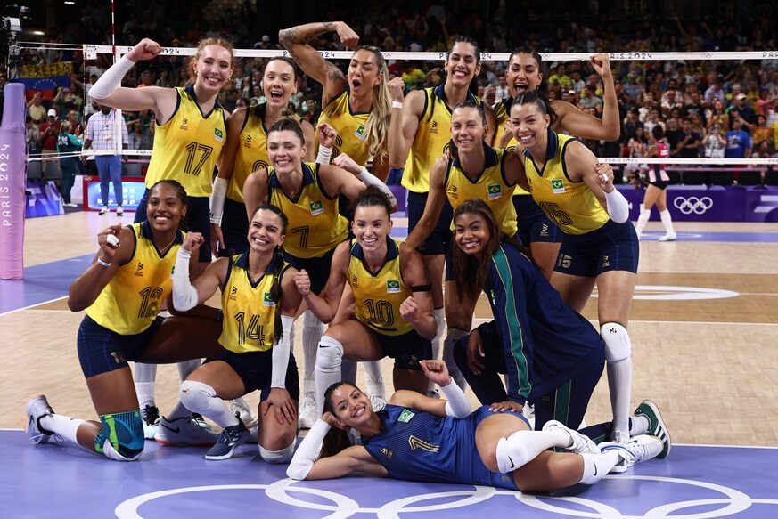 Seleção feminina de vôlei arrasa República Dominicana e vai à semifinal em Paris 2024