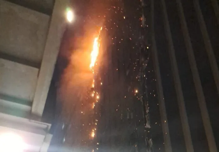 Incêndio destrói edifício abandonado no Centro de Belo Horizonte; assista ao vídeo