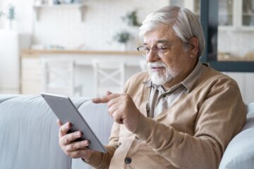 O uso de internet no Brasil cresce mais entre os idosos, de acordo com o IBGE