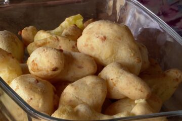 Fecomércio celebra Dia Nacional do Pão de Queijo com distribuição gratuita no Mercado Central