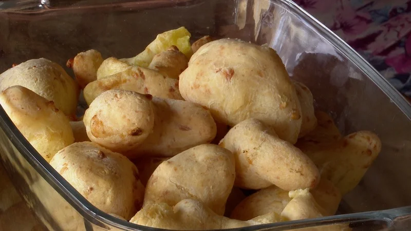 Fecomércio celebra Dia Nacional do Pão de Queijo com distribuição gratuita no Mercado Central