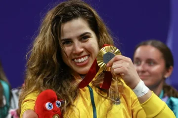 Ouro no parataekwondo, Carol Moura começou no esporte após assalto