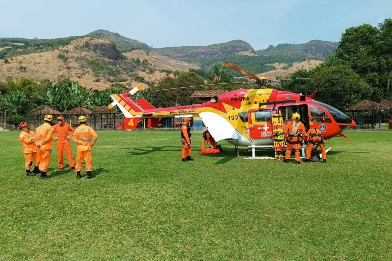 Coronel Fabriciano: helicóptero dos bombeiros resgata jovem que passou mal em trilha