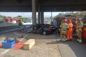 Homem morre após colidir contra coluna no Anel Rodoviário, em BH