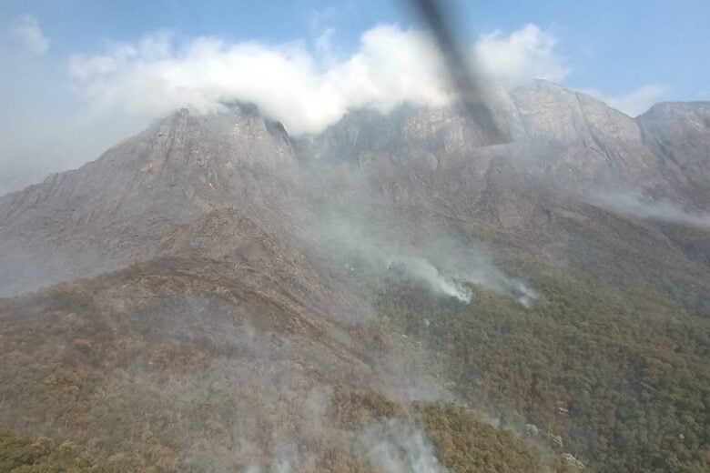 Incêndio consome vegetação na Serra do Caraça pelo 2º dia consecutivo