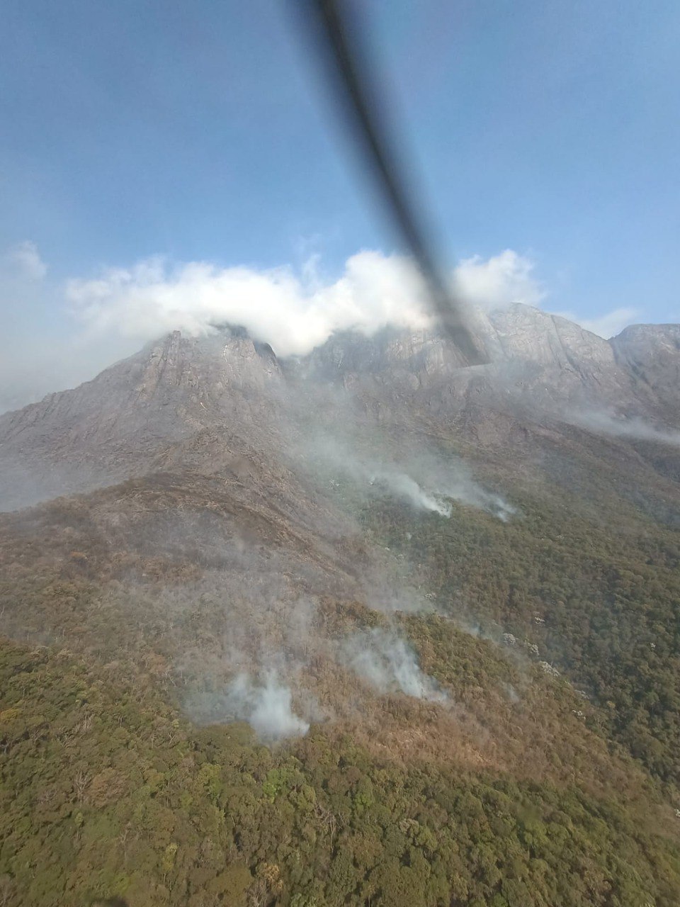 Incêndio consome vegetação na Serra do Caraça pelo 2º dia consecutivo