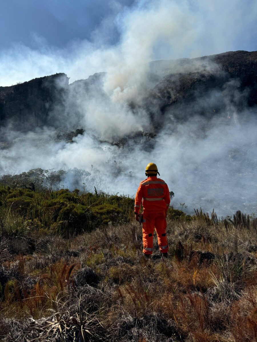 Incênio no Santuário do Caraça: Corpo de Bombeiros faz operação para preservar a biodiversidade