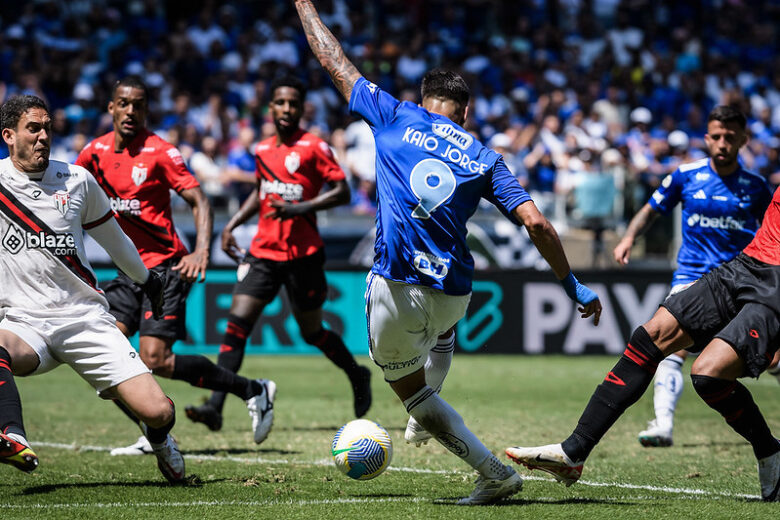 Cruzeiro tem início avassalador, vence o Atlético-GO e tenta encostar nos líderes; veja os gols