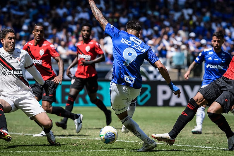 Cruzeiro tem início avassalador, vence o Atlético-GO e tenta encostar nos líderes; veja os gols