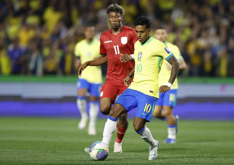 Seleção brasileira apaga estrelas e vence Equador com futebol monótono nas Eliminatórias; assista o gol da partida