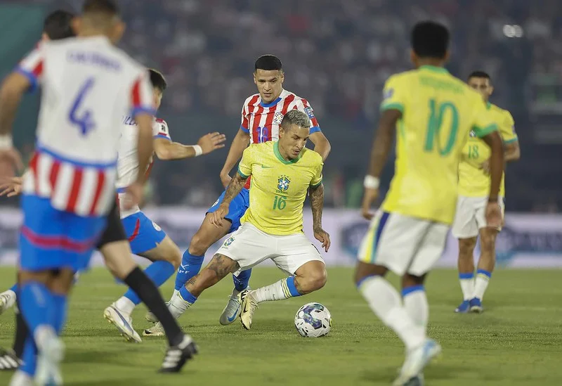 Brasil joga mal, ouve "olé" e perde para o Paraguai nas Eliminatórias da Copa do Mundo; assista ao gol