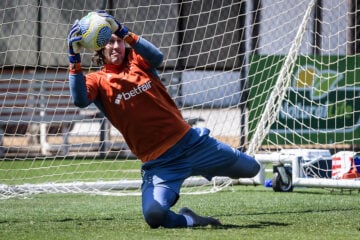 Cruzeiro e São Paulo se enfrentam no Mineirão neste domingo; Rádio Caraça transmite a partida