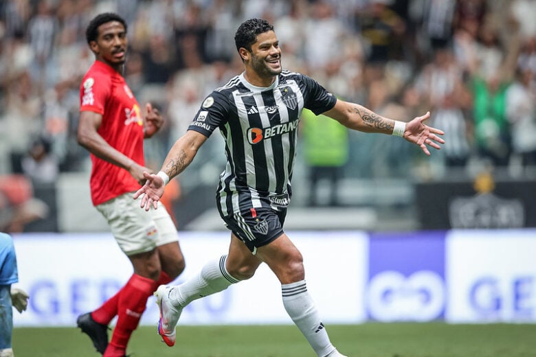 Com time misto, Atlético faz 3 a 0 no Bragantino pelo Brasileirão