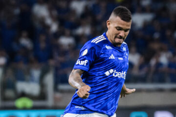 Cruzeiro e Vasco empatam em jogo movimentado e com expulsão no Brasileirão