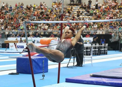 Rebeca Andrade ganha ouro nas barras assimétricas no Brasileiro, seu 1º torneio após Paris-2024