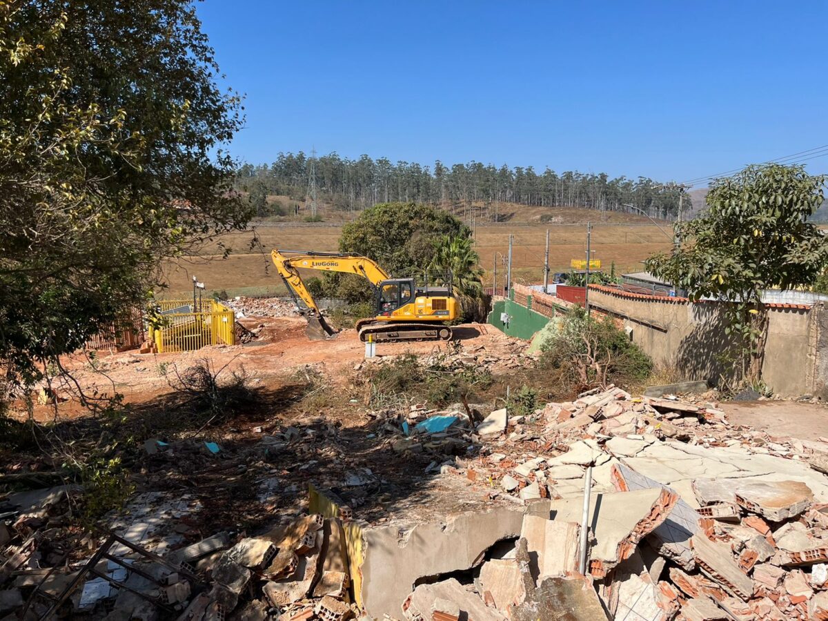 Medo e insegurança: demolições da Vale no Bela Vista voltam a causar transtornos em Itabira