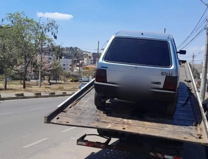 Carro furtado no bairro Campestre, em Itabira, é recuperado pela Polícia Militar