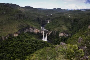 Parque Nacional da Chapada dos Veadeiros é fechado devido a novo incêndio florestal