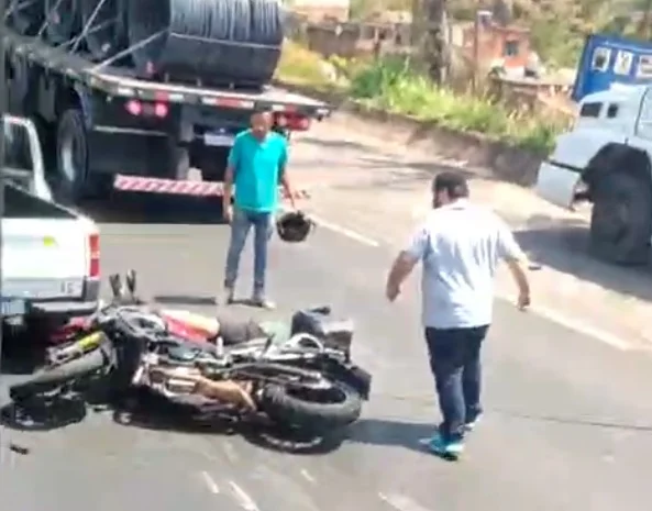 Pai e filho ficam feridos após acidente de moto na BR-381 em João Monlevade