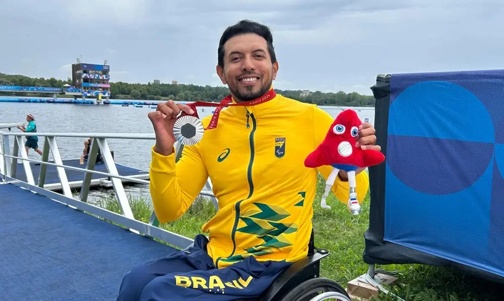 Paralimpíada 2024: Luís Carlos Cardoso é prata na canoagem