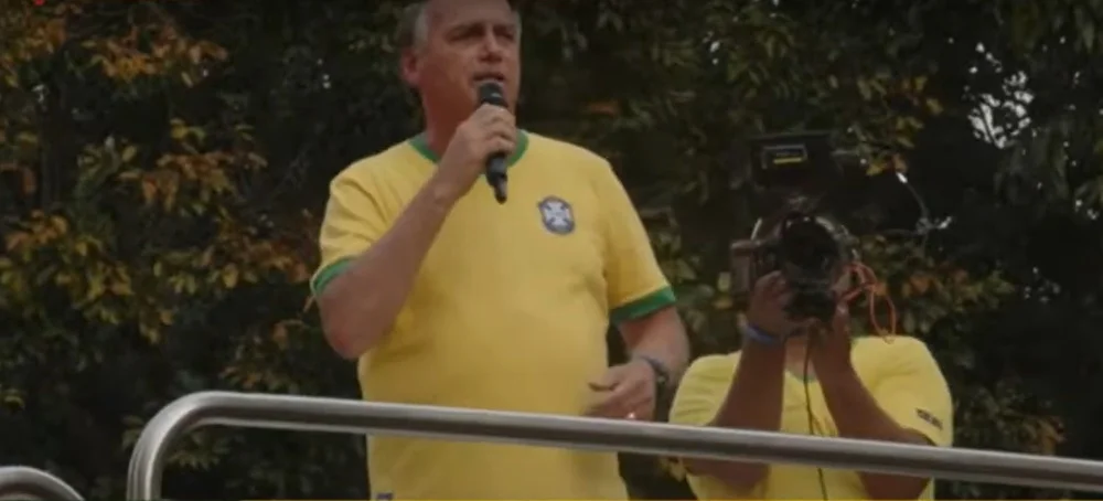 Bolsonaro pede que Senado coloque um 'freio' em Moraes e chama ministro do STF de 'ditador'