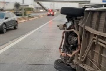 Capotamento de carro deixa uma pessoa ferida na MG-010 em Belo Horizonte