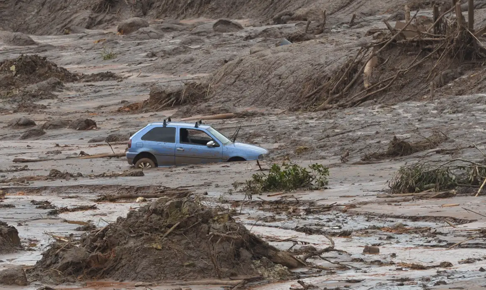 Julgamento da tragédia em Mariana: defesa dos atingidos aponta erros de mineradoras