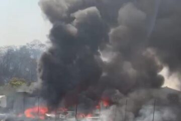 Incêndio destrói veículos em pátio da Polícia Rodoviária Federal em Betim