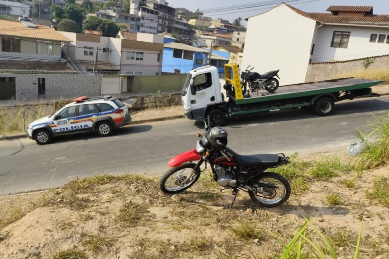 Motocicleta furtada é recuperada pela polícia no bairro Novo Amazonas, em Itabira