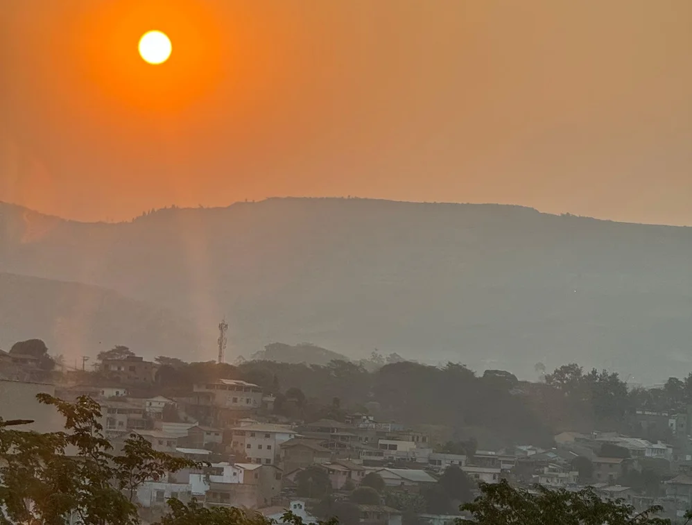 Essa previsão do tempo já está ficando sem graça: terça-feira de calor e sem chuva