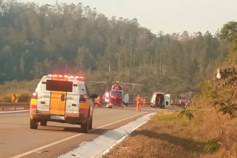 Helicóptero dos bombeiros é acionado para socorrer vítima de acidente na MG-462, entre Itabira e Santa Maria