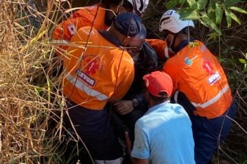 Homem cai de moto em córrego próximo à cachoeira do Taquaril, em Bela Vista de Minas