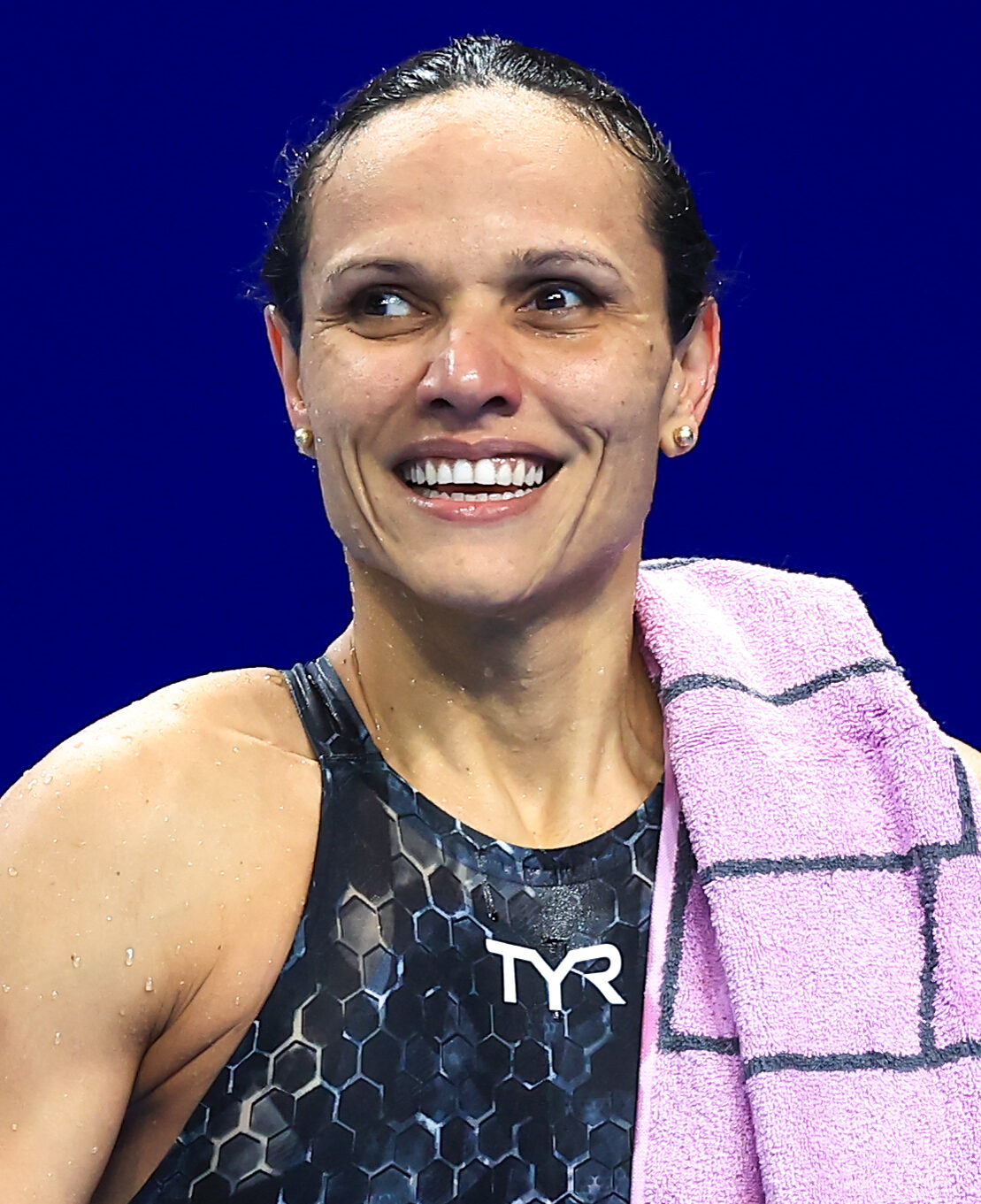 Paralimpíadas 2024: Carol Santiago conquista terceiro ouro em Paris