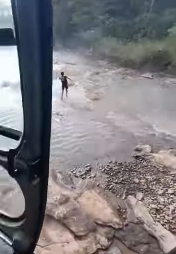 Polícia usa helicóptero na captura de traficante que fugia em barco em Minas Gerais