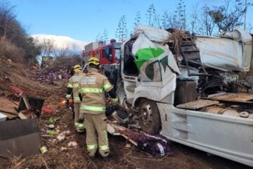 Tombamento de carreta deixa motorista morto na BR-251, em Francisco Sá