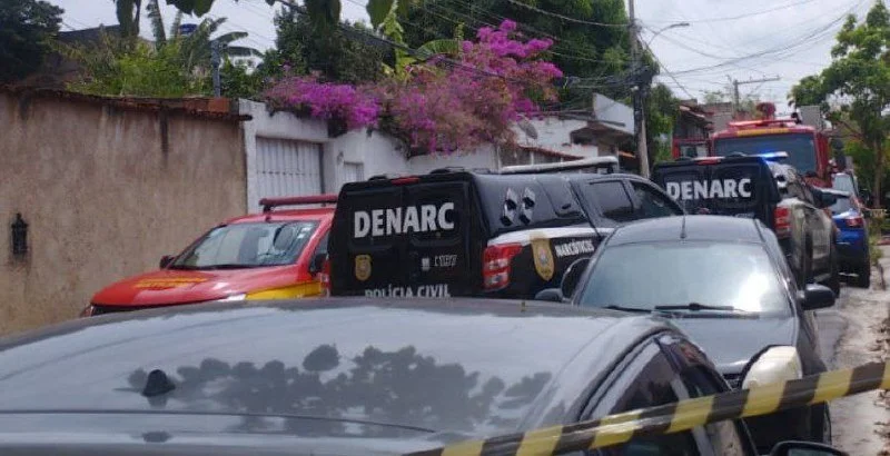 Homem em surto atira contra a própria barriga e coloca fogo na casa em Belo Horizonte