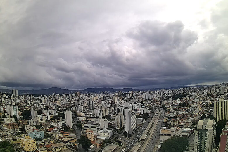 Belo Horizonte tem alerta de chuva de intensidade moderada a forte para esta terça-feira