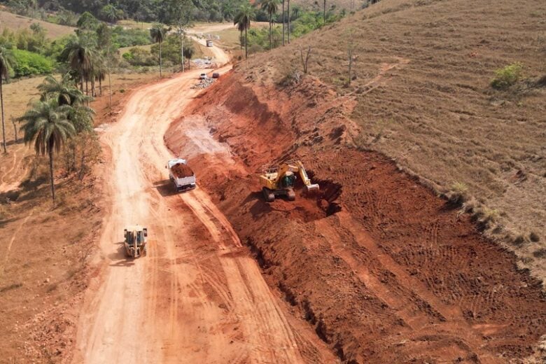 Obras de pavimentação avançam em estradas rurais de São Gonçalo do Rio Abaixo