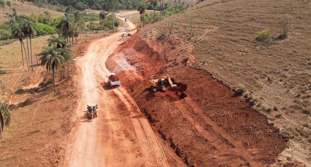 Obras de pavimentação avançam em estradas rurais de São Gonçalo do Rio Abaixo