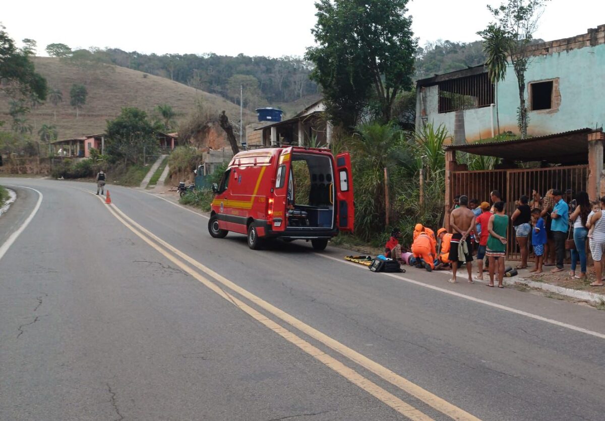 Mulher é atropelada por patrão e fratura as duas pernas na zona rural de Santa Maria de Itabira