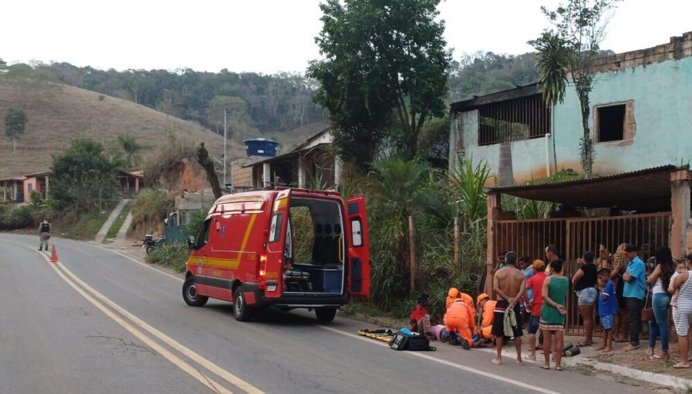 Mulher é atropelada por patrão e fratura as duas pernas na zona rural de Santa Maria de Itabira