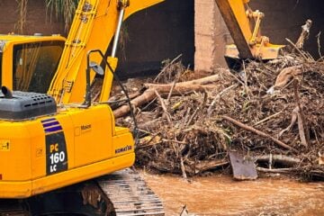 Prefeitura de Ipatinga promove limpeza dos canais de vazão do ribeirão Ipanema