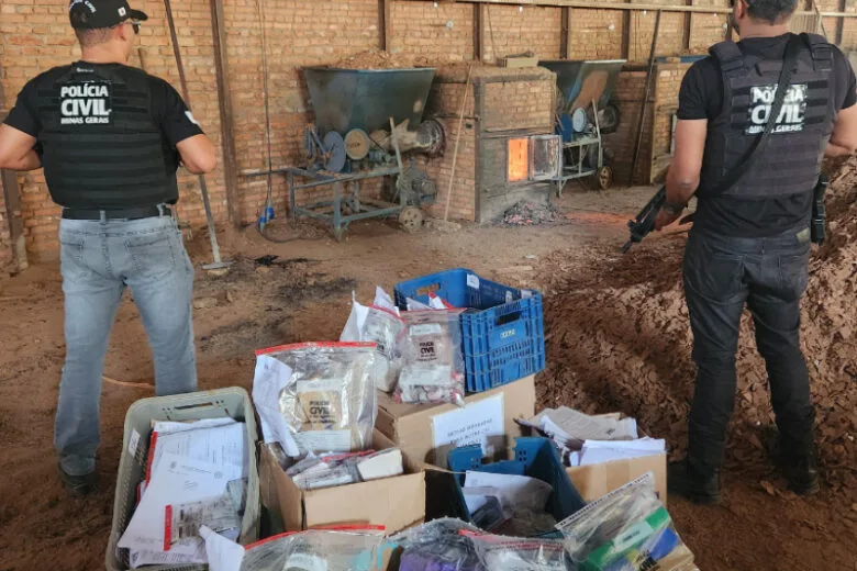 Polícia Civil promove incineração de mais de 800 lotes de drogas em Minas Gerais