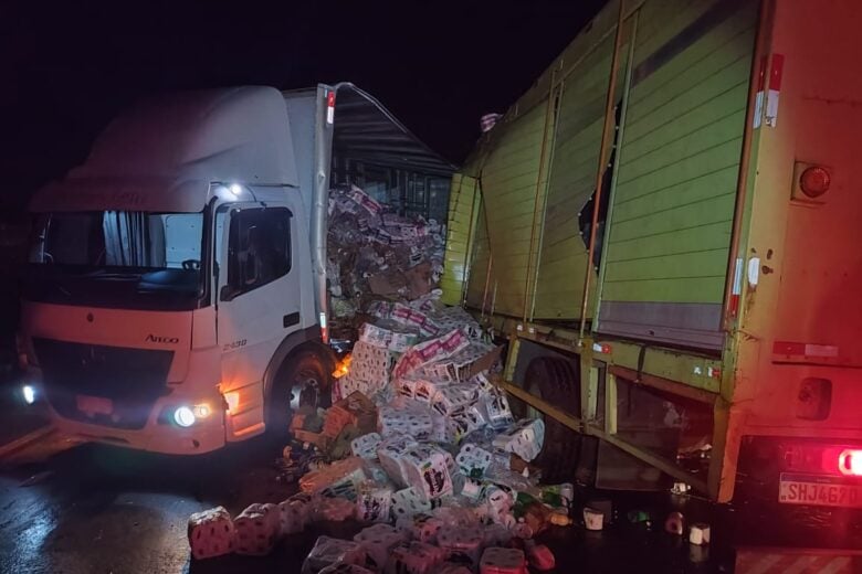 Colisão frontal entre carretas deixa uma vítima fatal e outra em estado grave na BR-365