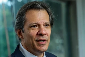 Diante da alta do dólar, Haddad cancela viagem à Europa a pedido de Lula