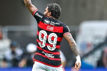 Gabigol brilha com 2 gols, Flamengo vence o Atlético-MG e fica perto do penta da Copa do Brasil